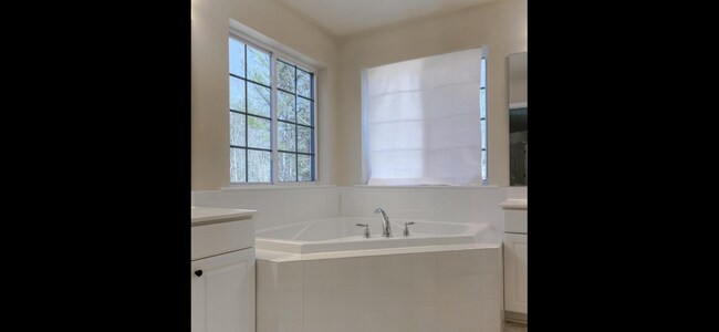 Building Photo - 13311 Windjammer Ct