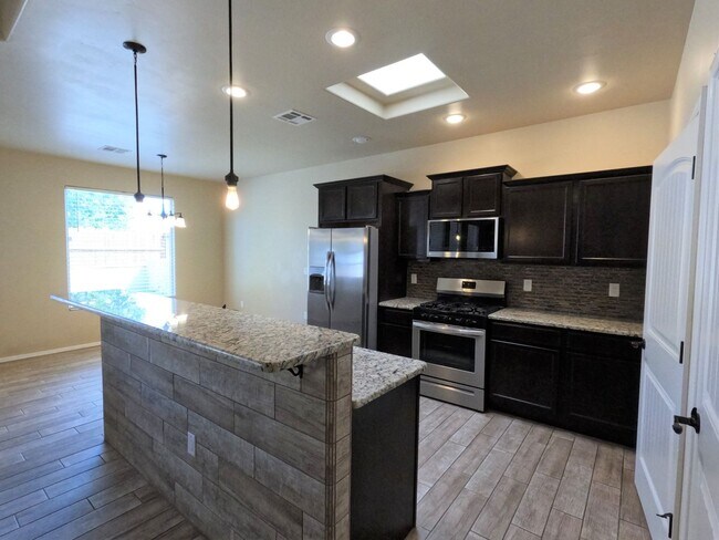 Building Photo - 928 Flora Vista Dr