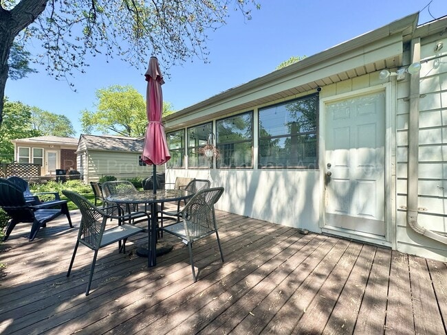 Building Photo - Updated 3-Bed Ranch Steps from Downtown Birmingham & Woodward!