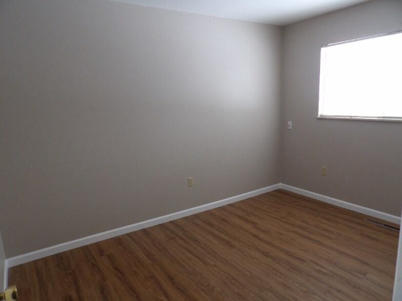 Building Photo - 5486 Mira Loma Cir