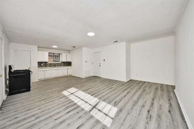 Building Photo - 3727 Prudence Dr