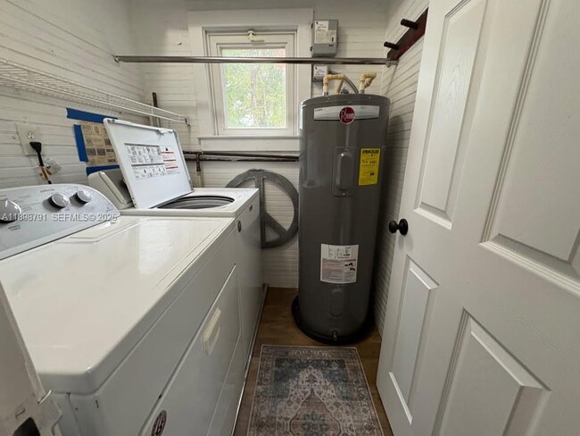 Building Photo - 830 S Beach St