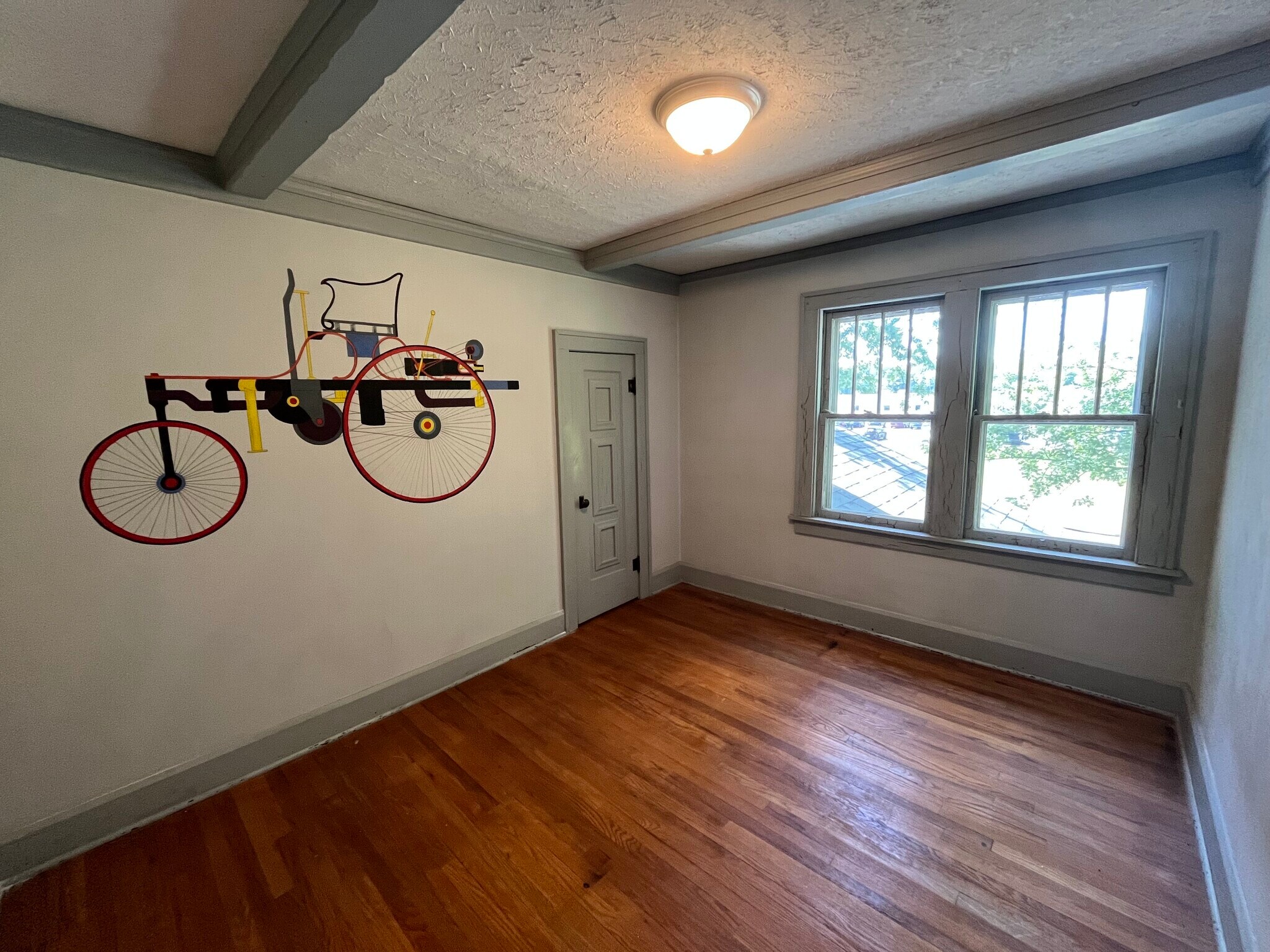 Building Photo - 3215 E 67th St