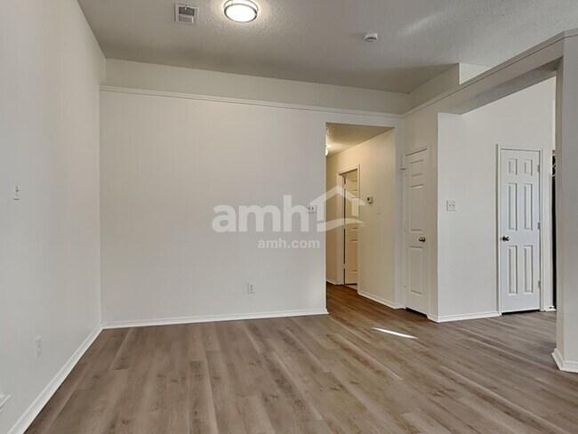 Building Photo - 217 Dartmouth Dr