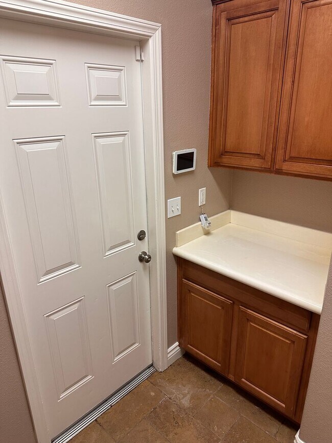 Building Photo - You have to see this yard and patio in the Vineyard subdivision in Northwest Hanford