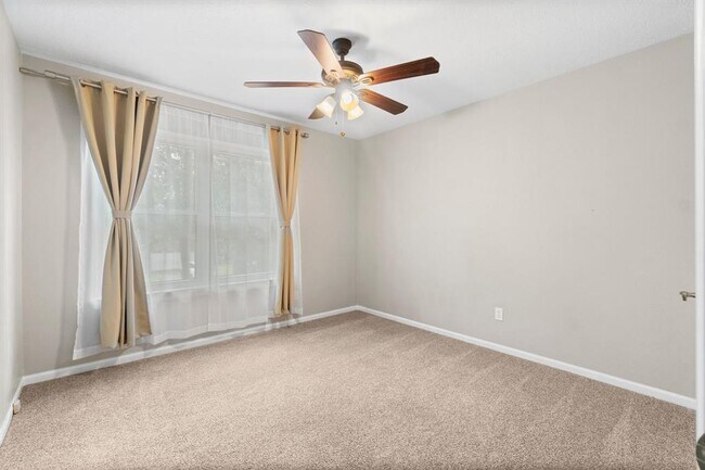 Building Photo - 28 Silver Elm Pl