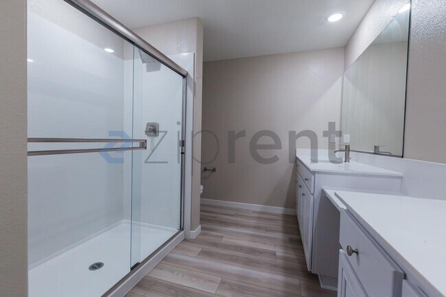 Building Photo - 2766 Bedell St