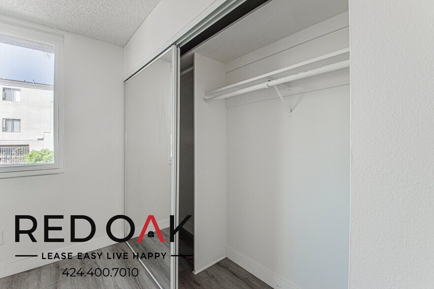 Building Photo - 1500 S Gramercy Pl