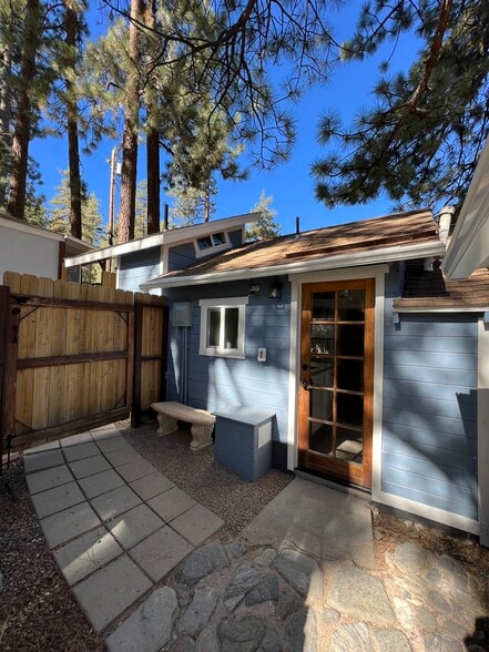 Entrance-Private Patio - 1357 Ross St