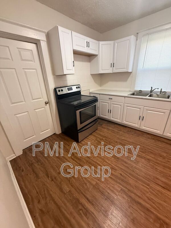 Building Photo - 1245 SW Boswell Ave
