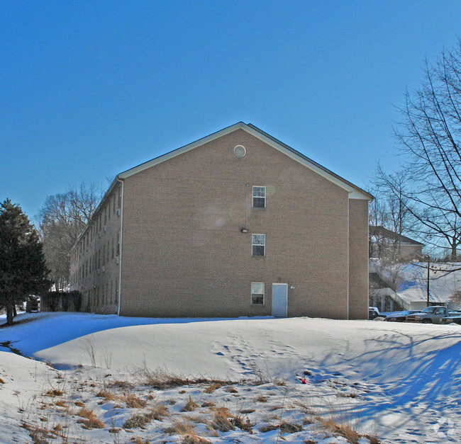 Building Photo - Redeemer Community