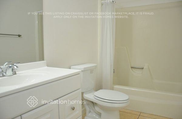 Building Photo - 7714 SW 6th Ct