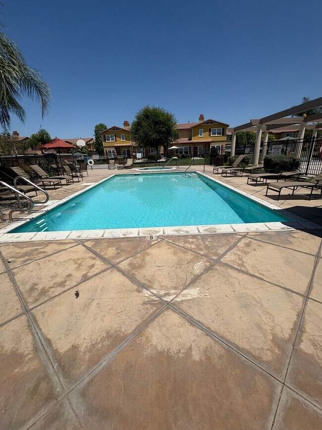 Building Photo - Welcome home to this beautifully designed ...