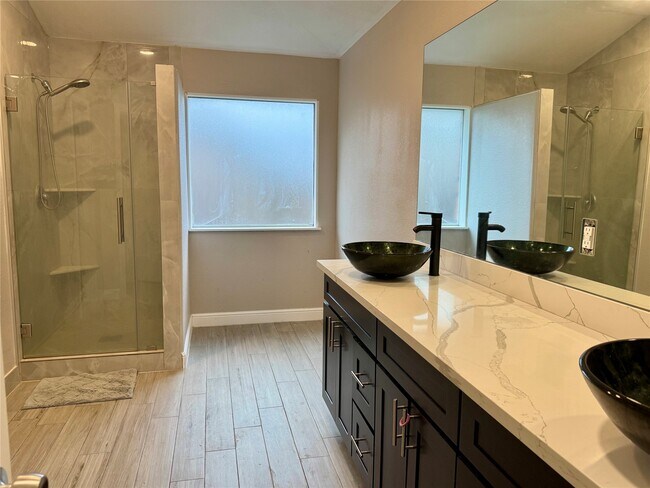 Building Photo - 9431 Water Edge Point Ln