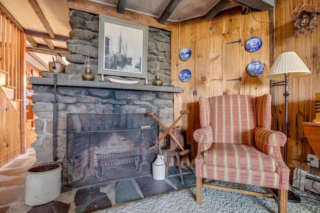 Building Photo - 6 Middle Rd