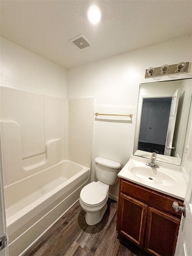 Building Photo - 1225 N Lee Dr