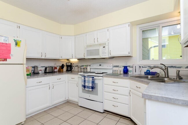 Building Photo - 901 Seafarer Dr