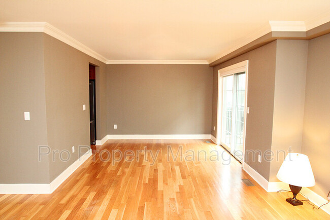 Building Photo - 109 Forest St