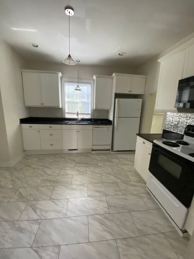 Building Photo - 2409 Bedford Ave