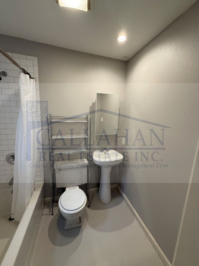 Building Photo - Park Hill Efficiency