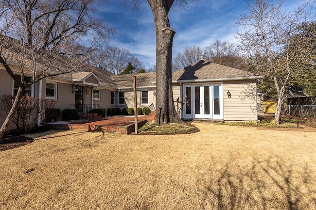 Building Photo - 500 Colonial Rd