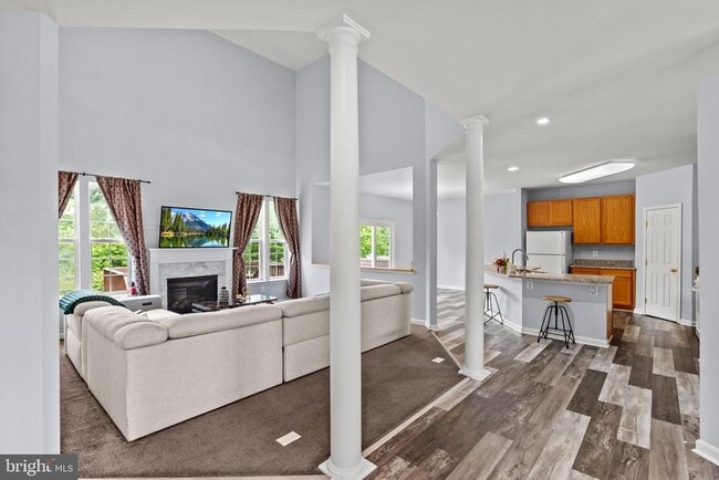Building Photo - 45370 Barefoot Dr