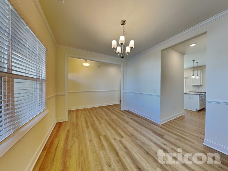 Building Photo - 402 Porterfield Dr