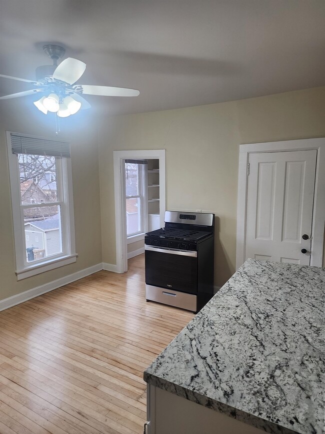 Building Photo - 2122 Rusk St