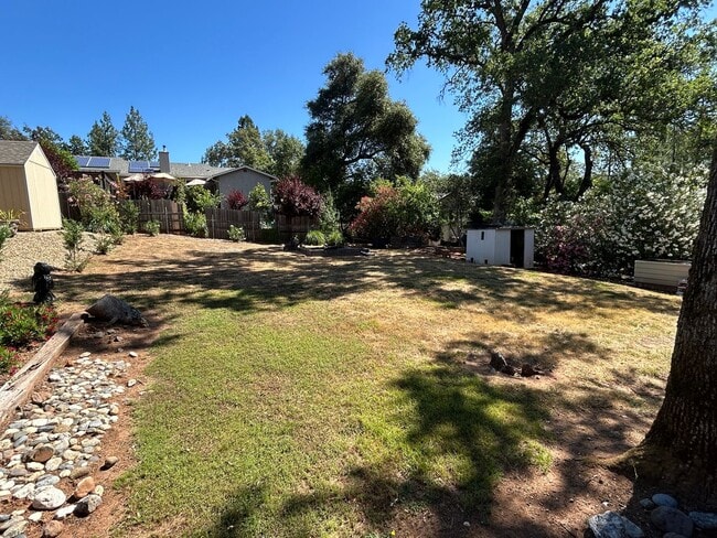 Building Photo - Rare short term lease with this 3/2 in Lake of the PInes - May or June-October