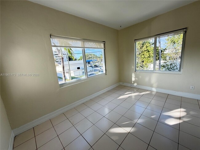 Building Photo - 623 NE 61st St