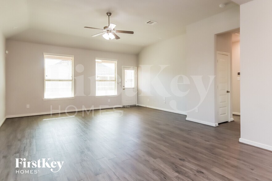 Building Photo - 4820 La Piedra Ln