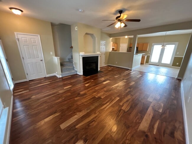 Building Photo - 3 Bed | 2.5 Bath Townhouse in North Raleigh