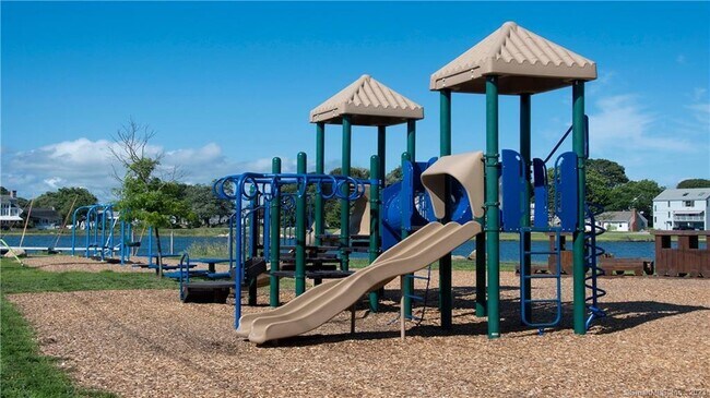 Building Photo - 106 E Shore Ave