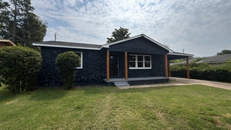 Building Photo - 2530 Rozelle St