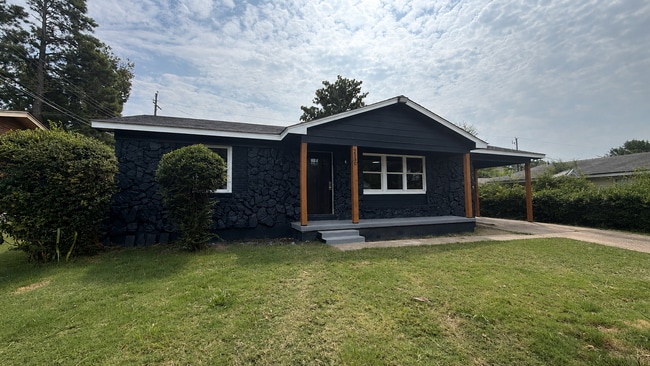 Building Photo - 2530 Rozelle St
