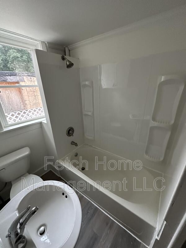 Building Photo - 528 S Duke St