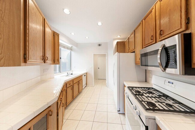 Building Photo - Spacious two-story Townhome