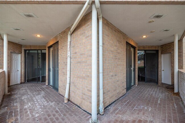 Building Photo - 5200 Weslayan St