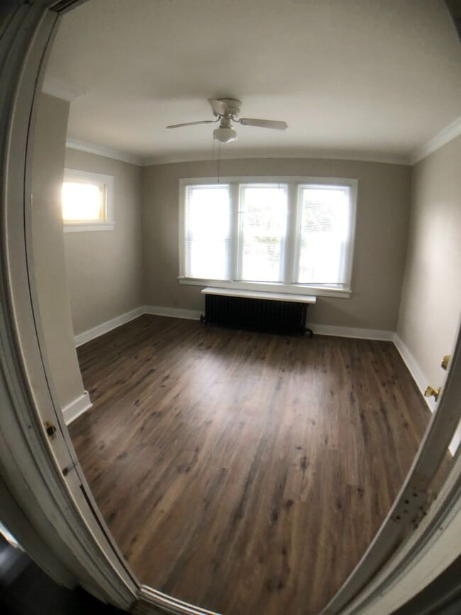 Building Photo - 3706-3706 E Pulaski Ave