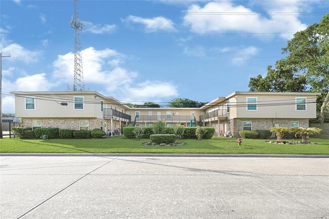 Building Photo - 107 E Willowick Ave