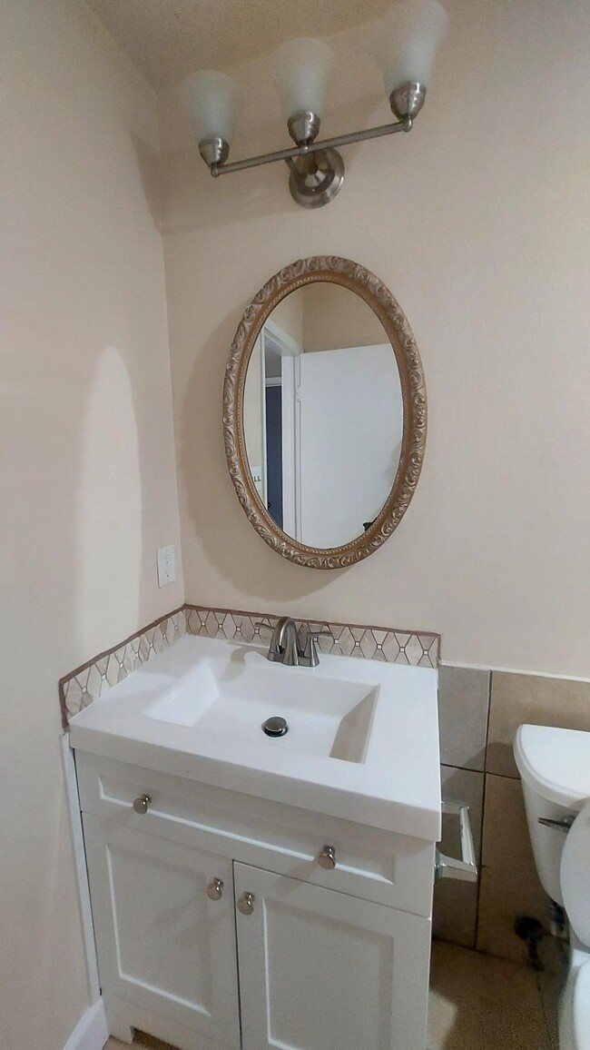 Hall Bath has a New Vanity and Backsplash - 5538 W Ridgecreek Dr