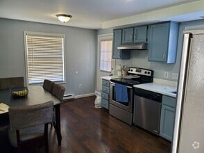 Building Photo - Updated 2 Bedroom  Townhouse