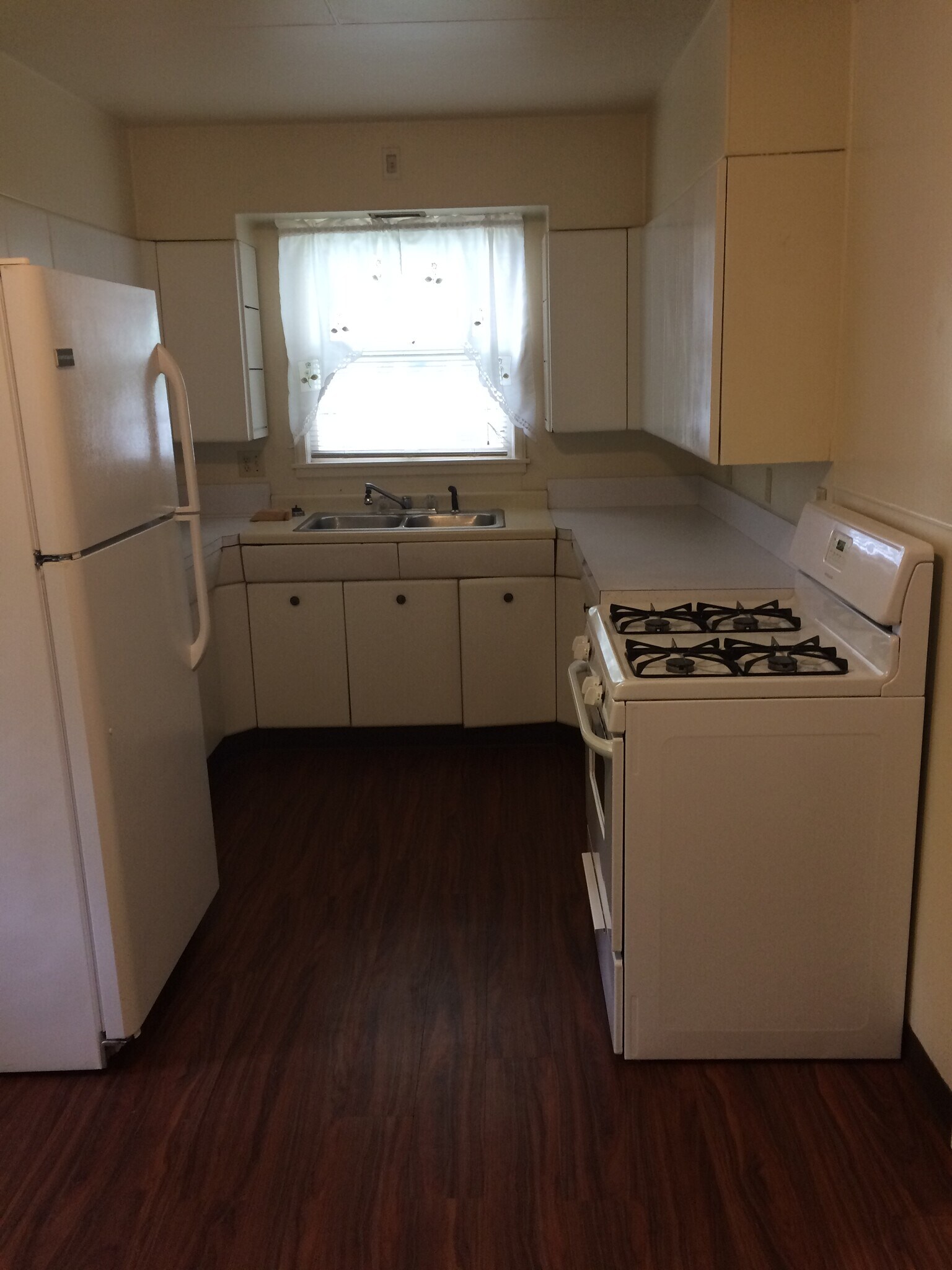 Building Photo - 213 E Mill St