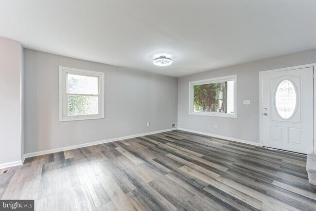 Building Photo - 4011 Mortimer Ave