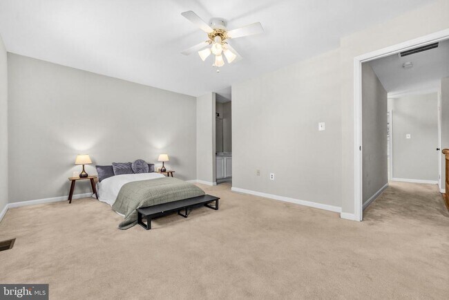 Building Photo - 6088 Heatherwood Dr