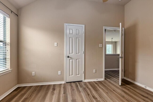 Building Photo - 4531 Long Creek Dr
