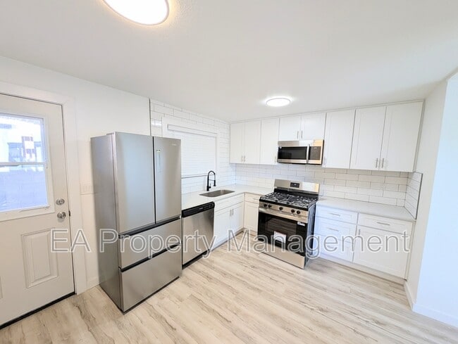 Building Photo - 3712 Bryn Mawr Dr NE