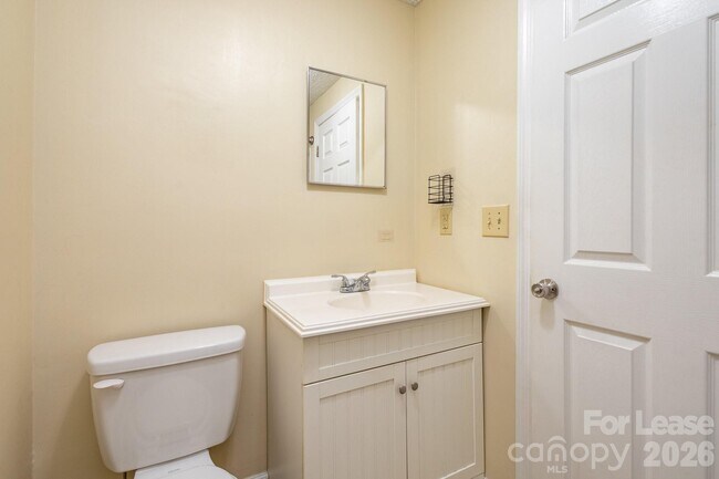 Building Photo - 3131 Vestal Pl