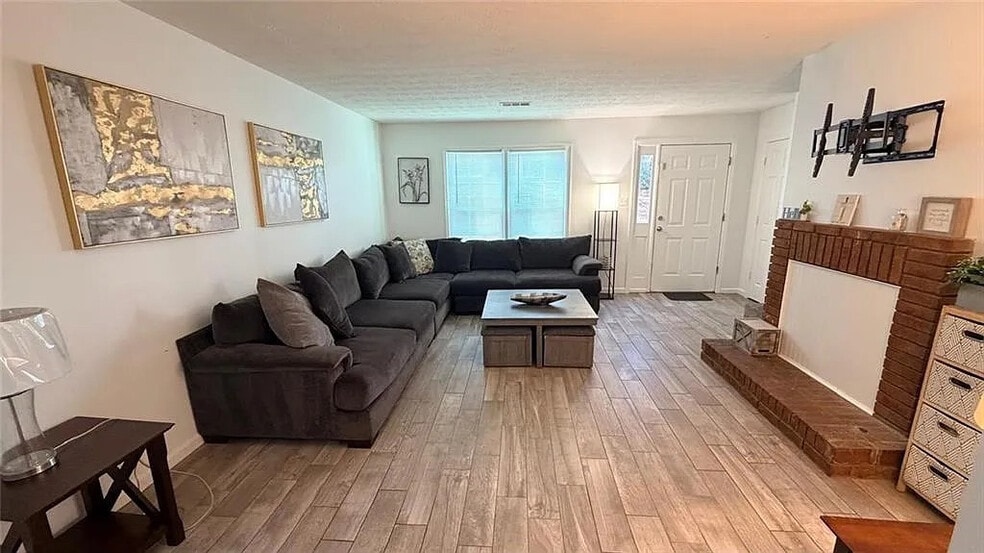 Building Photo - Room in Townhome on Mill Creek Pl