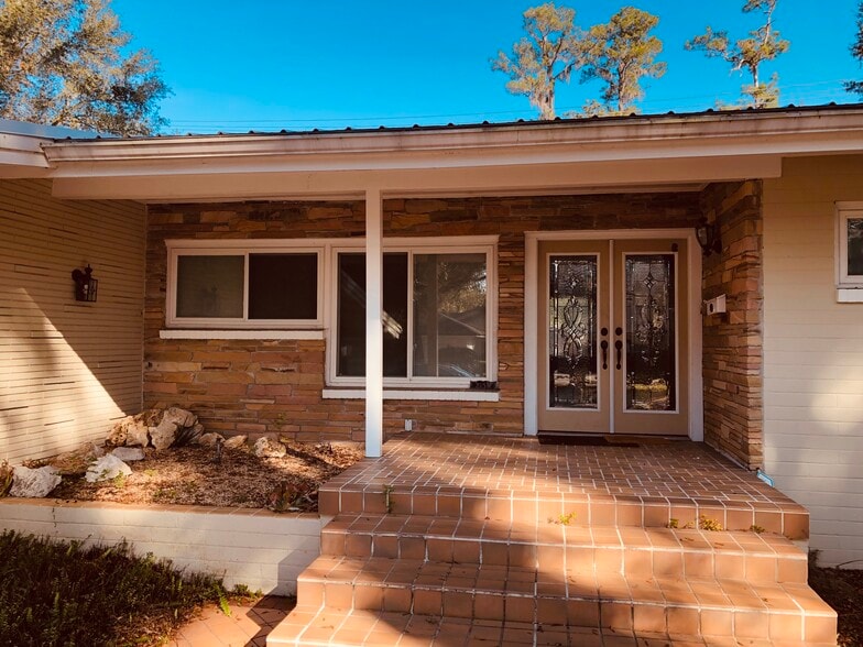 Building Photo - 2156 NW 4th Pl